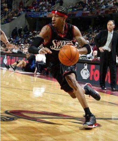 五位评论员对萨拉赫令人尴尬不尊重人进球做出反应斯洛特得到解决（五位评论员热议萨拉赫被指不尊重的争议进球，斯洛特难题告破）