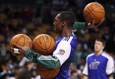 阿姆拉巴特伤愈复出，皇家贝蒂斯全力备战巴萨强敌（阿姆拉巴特痊愈回归，贝蒂斯枕戈待发迎战劲旅巴萨）