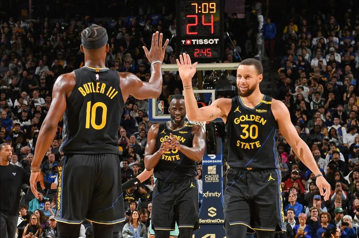 火箭哈登连续三场得分30+（火箭哈登连三战砍下30+分）