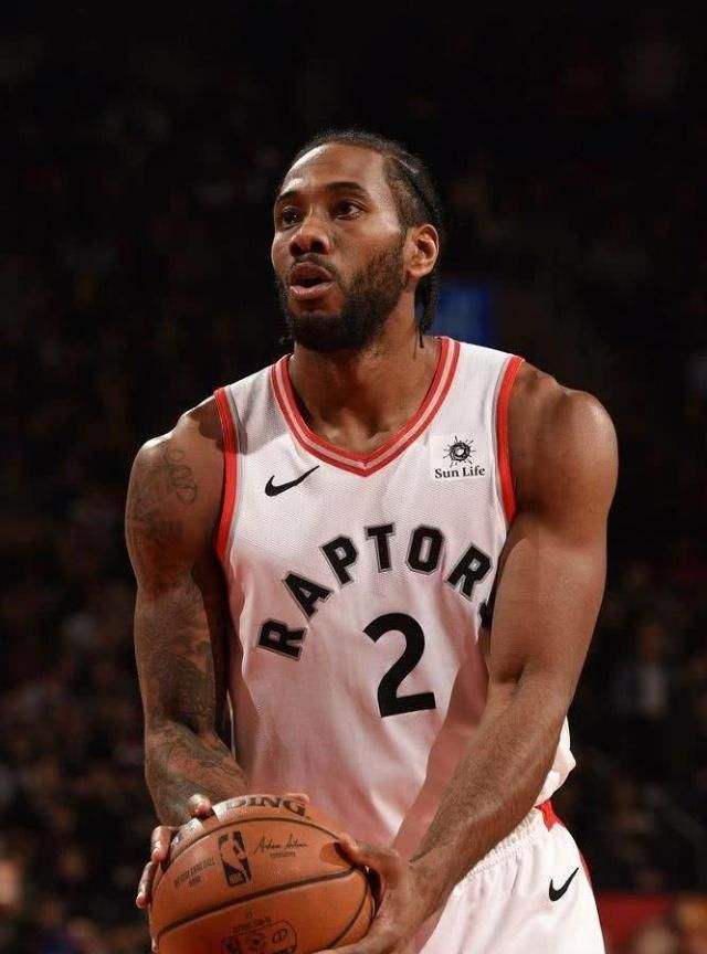 有争议，鲁本-内维斯、马赫雷斯等对C罗的绝杀点球予以嘲讽（C罗绝杀点球引发争议，鲁本-内维斯、马赫雷斯等人公开嘲讽）