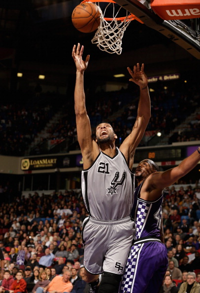 国安备战足协杯决赛，法比奥入选，韩佳奇随队助战，球队士气高昂。（国安冲刺足协杯决赛：法比奥入选名单，韩佳奇随队出征，士气正旺）