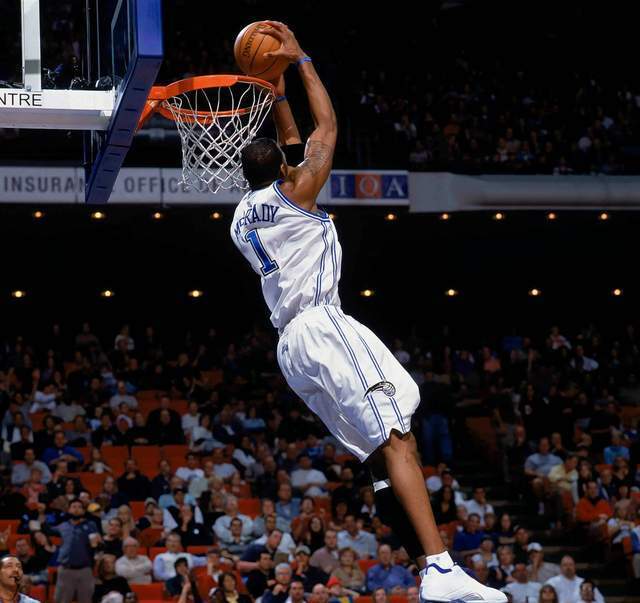 柏林联合0-0弗赖堡，场面火爆，两队8人染黄（柏林联合0-0战平弗赖堡，火药味十足，两队共领8黄）