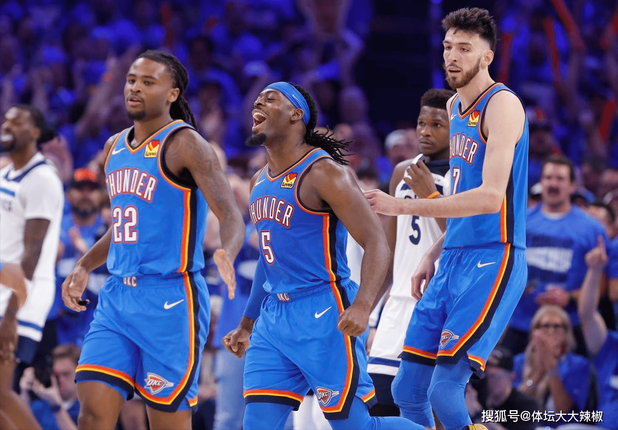 1-3！1-1！英超冷门夜：2大豪门不胜 阿森纳渔翁得利 争冠仅剩1对手（1-3与1-1！英超爆冷夜：两豪门未胜 阿森纳坐收渔利 争冠只剩一对手）