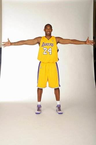 澳超战报：劳伦斯、潘宁顿建功，珀斯光荣2-1逆转喷气机（澳超赛况：劳伦斯、潘宁顿先后破门，珀斯光荣2-1逆转击败喷气机）