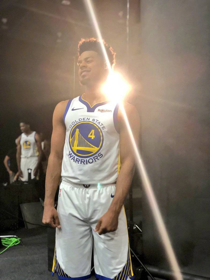 德比战投掷物品，西足协处罚塞维利亚部分看台关闭3场+罚款（因德比投掷事件，西足协重罚塞维利亚：部分看台封闭3场并罚款）