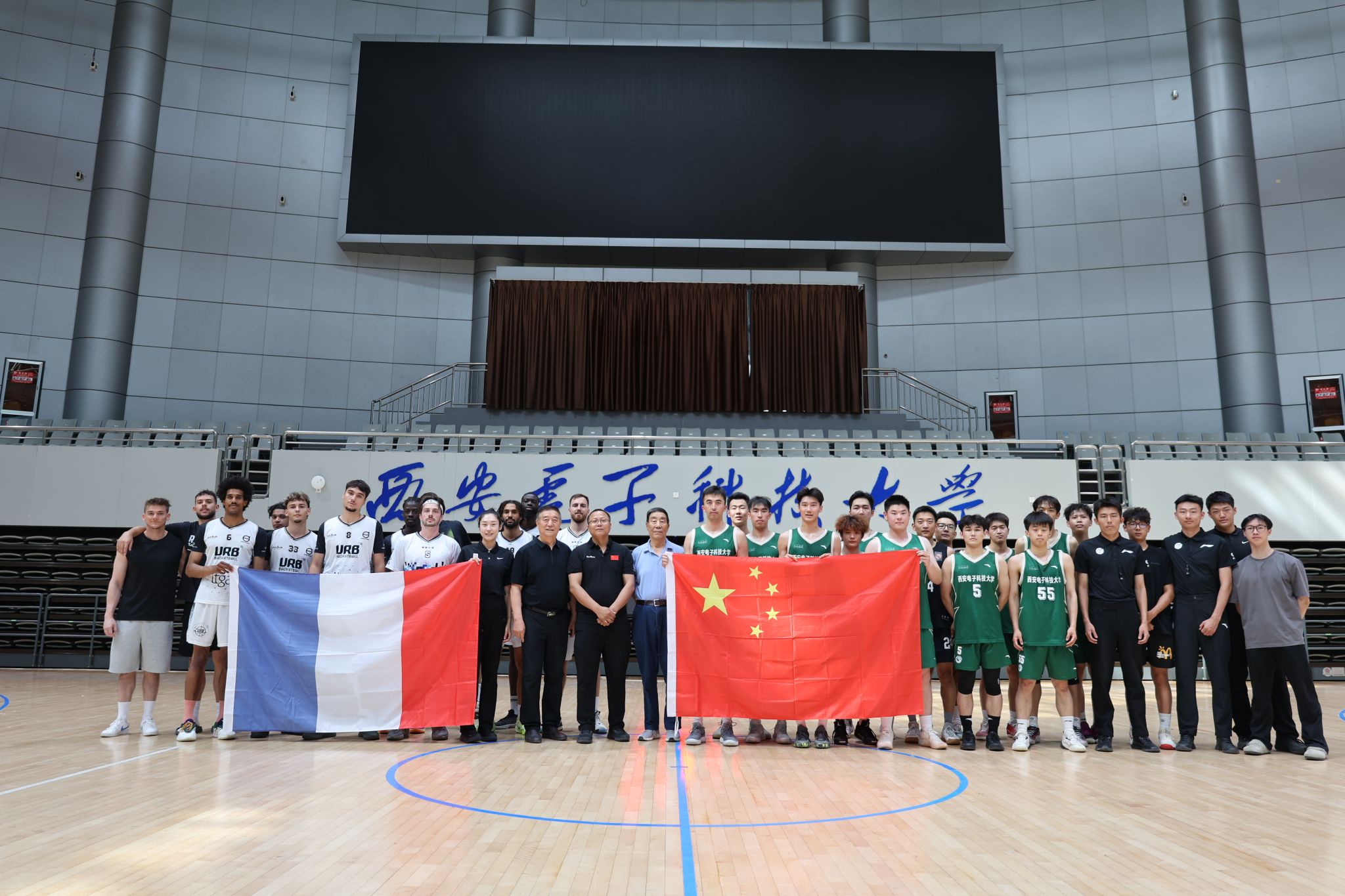 二象性，海港去年进96球刷中超纪录，今年丢44球刷冠军队纪录（海港两面性：去年96球破中超进球纪录，今年44个失球创冠军队新高）