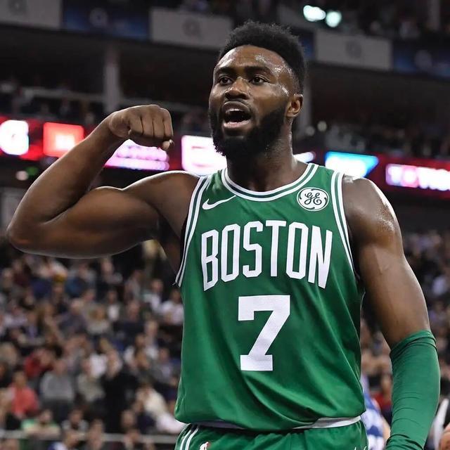 马塞洛儿子恩佐代表皇马在青年欧冠首秀，马塞洛在场边见证（马塞洛之子恩佐完成皇马青年欧冠首秀，父亲场边见证）